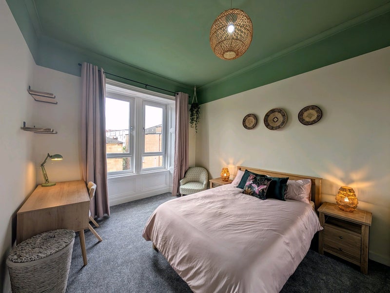 Room Kilmarnock Road in Glasgow