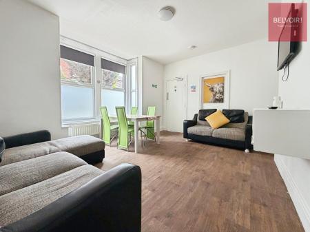 Room Clee Road in Cleethorpes