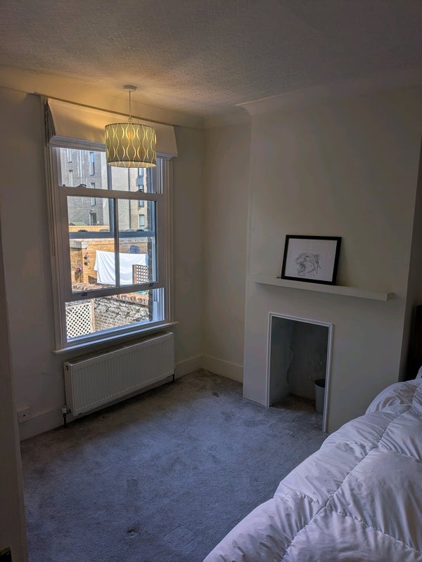 Room Bowen Drive in Greater London