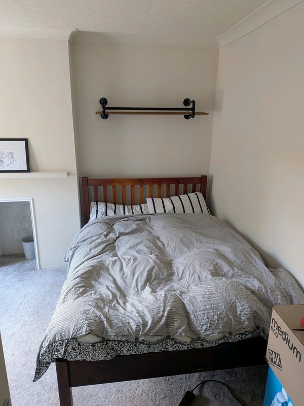 Room Bowen Drive in Greater London