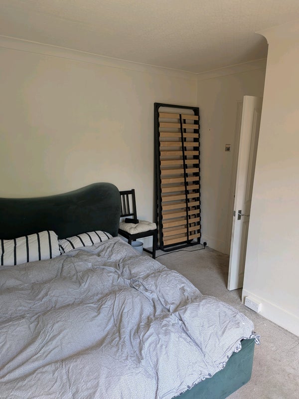 Room Bowen Drive in Greater London