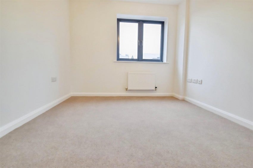 Flat Clarendon Road in Watford