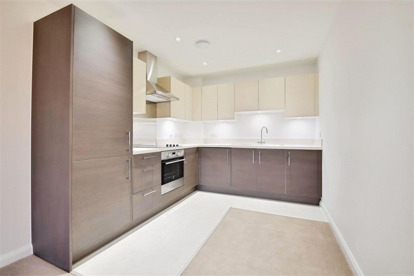 Flat Clarendon Road in Watford
