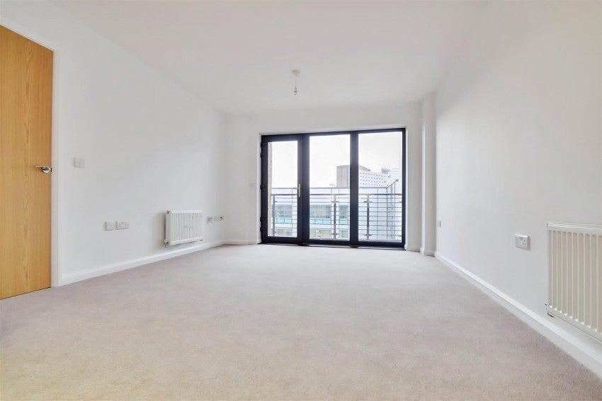 Flat Clarendon Road in Watford
