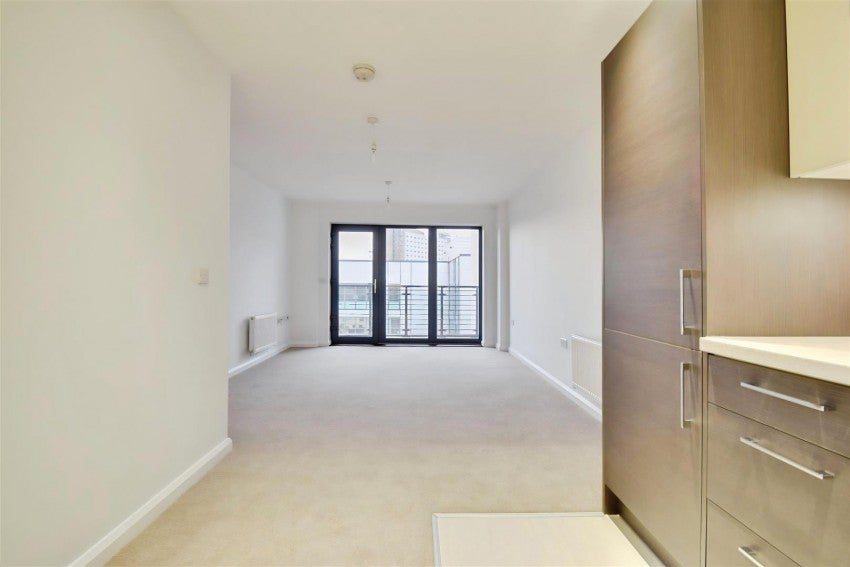 Flat Clarendon Road in Watford
