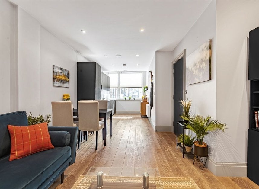Flat Fulham Road in Greater London