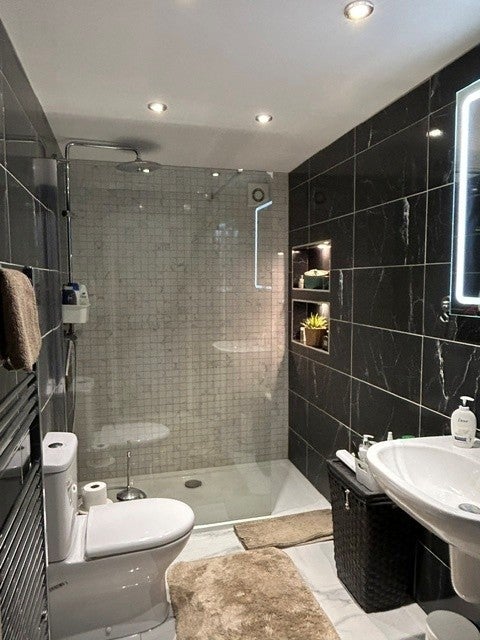 Room Rookery Court in Marlow
