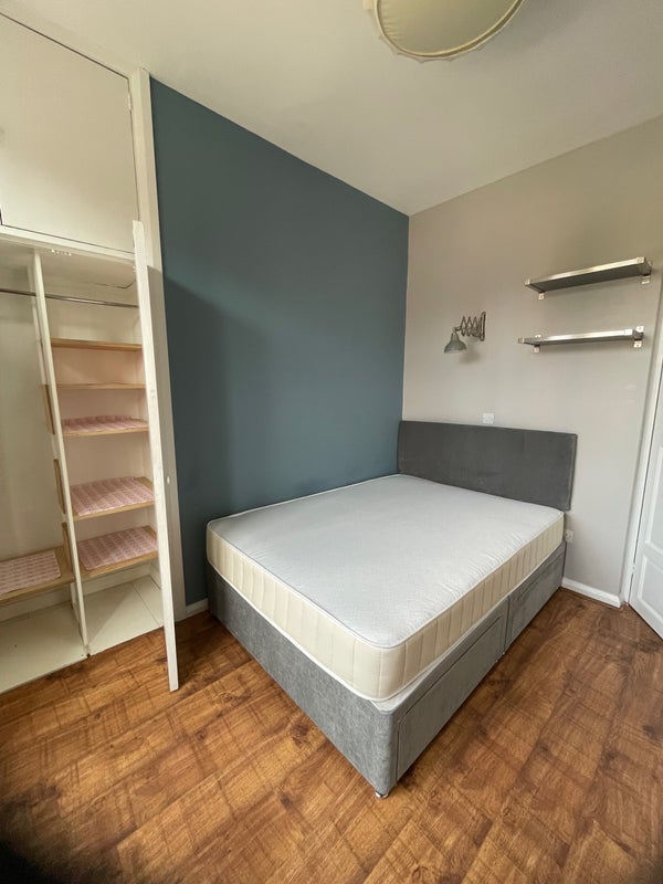 Room Tooley Street in Greater London