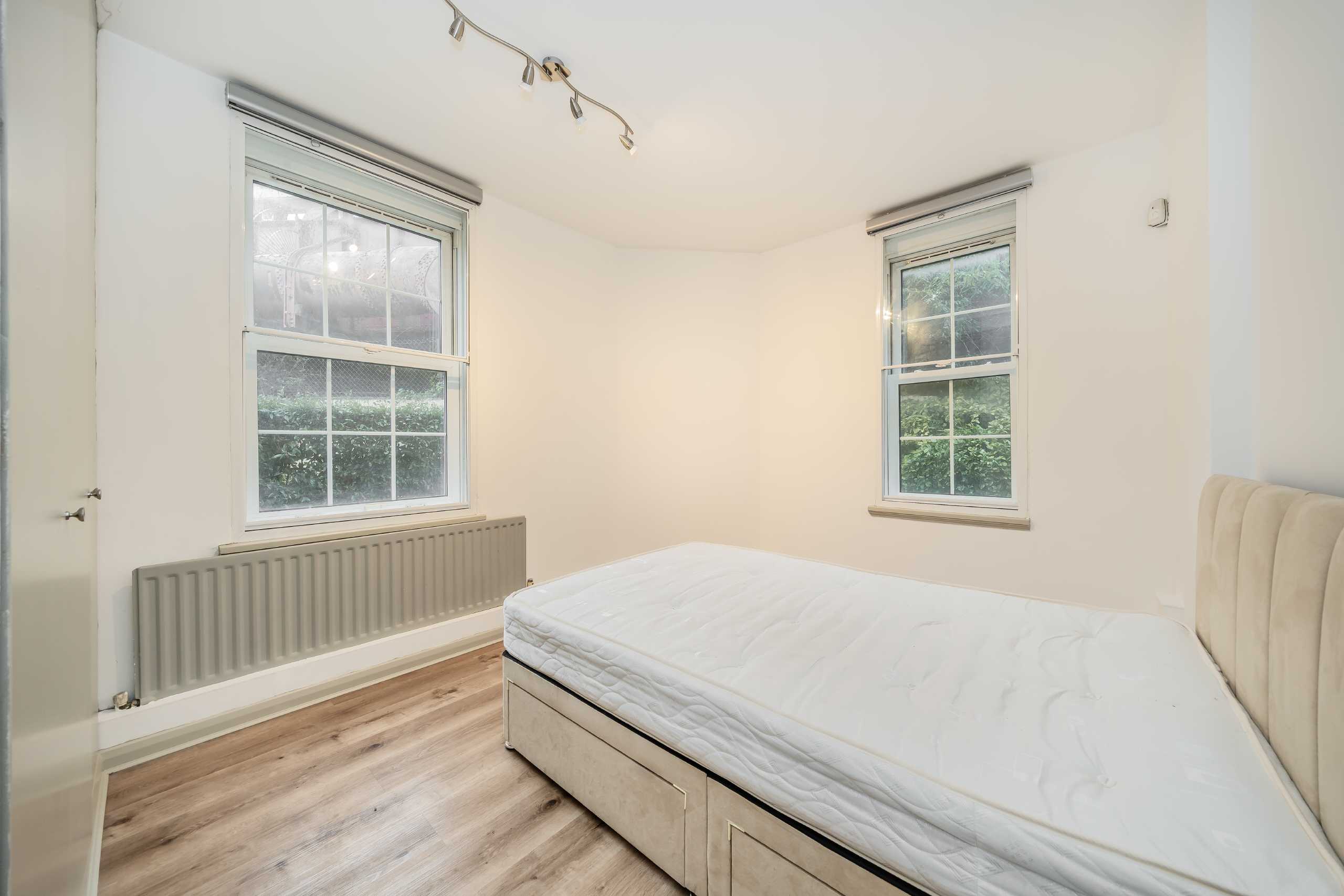 Flat Southern Row in Greater London