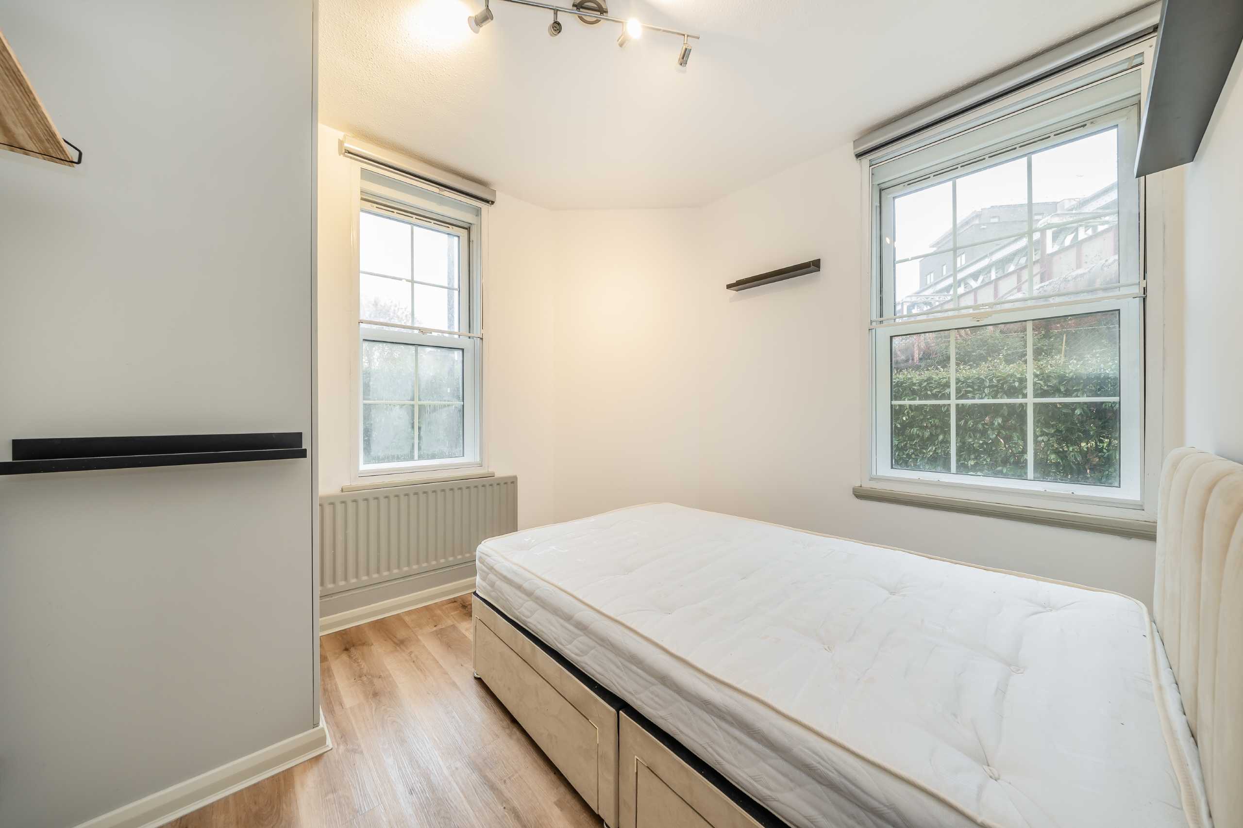 Flat Southern Row in Greater London