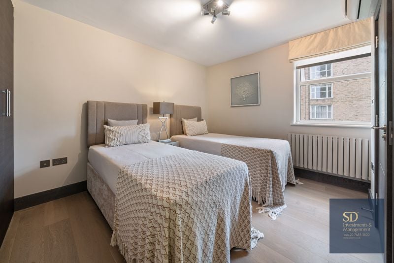 Flat Finchley Road in Greater London