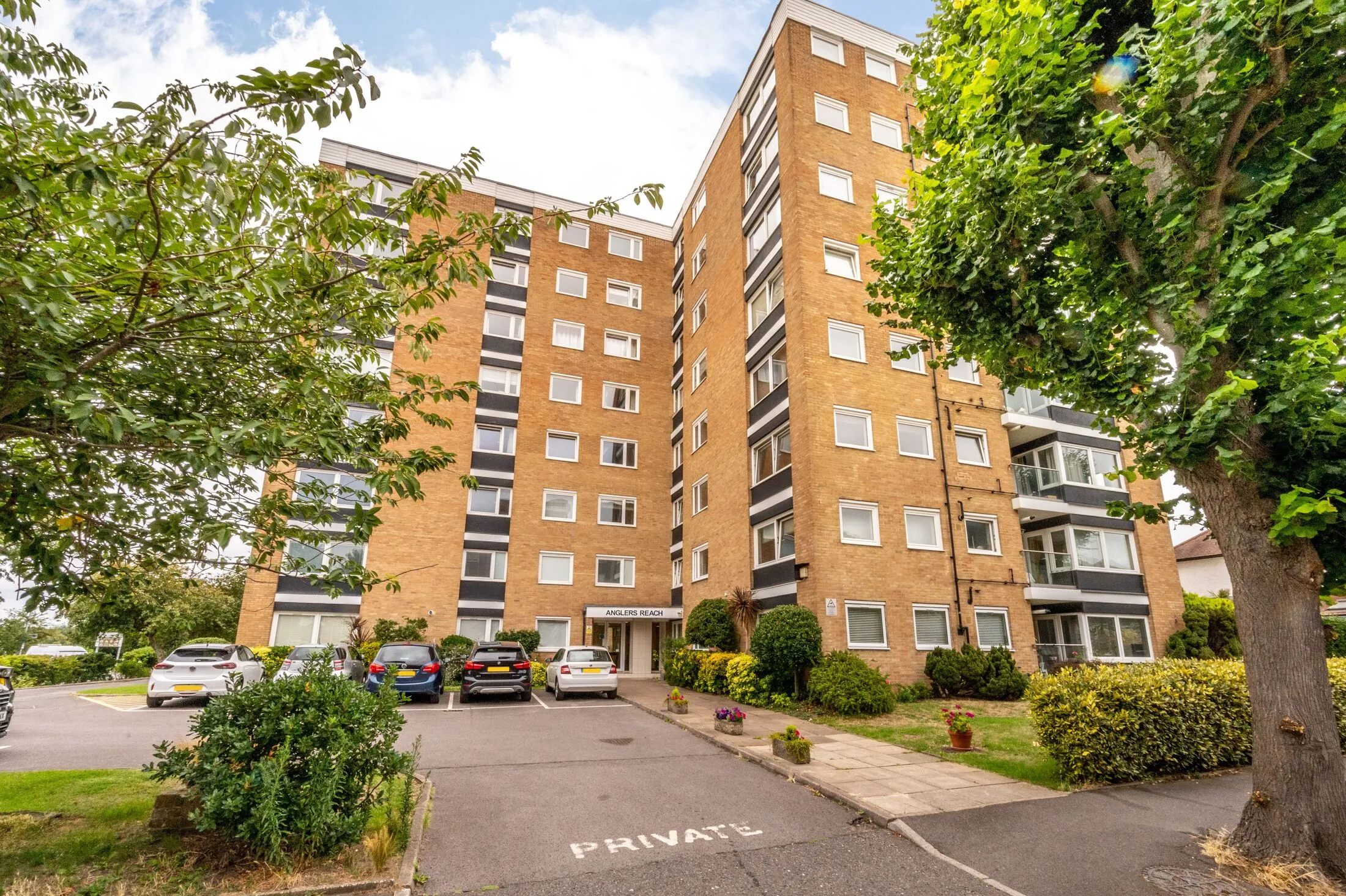 Flat Grove Road in Greater London