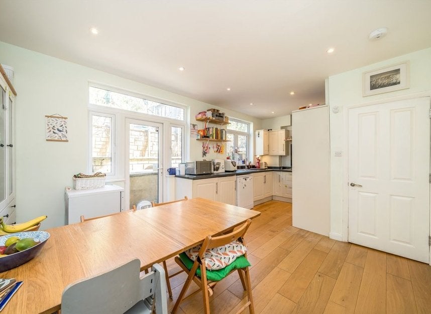 Flat Veda Road in Greater London