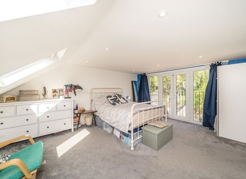 Flat Veda Road in Greater London