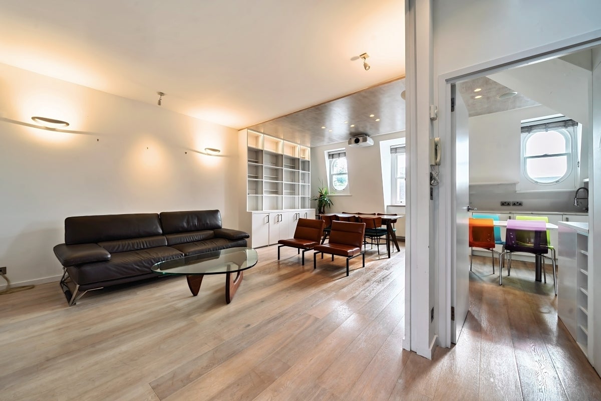 Flat Wetherby Gardens in Greater London