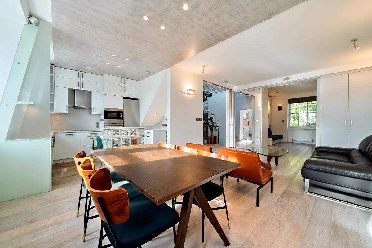 Flat Wetherby Gardens in Greater London