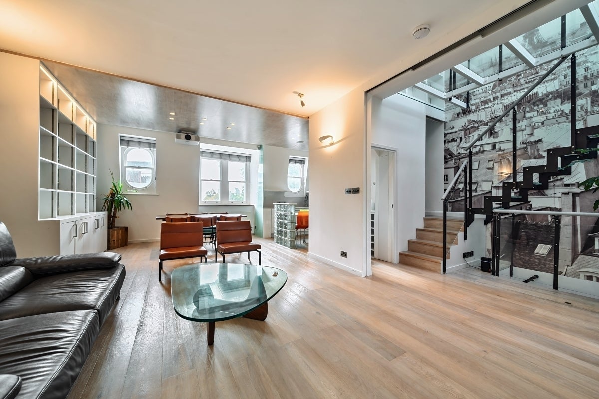 Flat Wetherby Gardens in Greater London