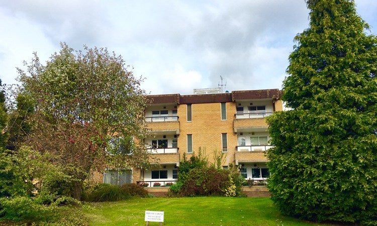 Flat Harford Drive in Hambrook