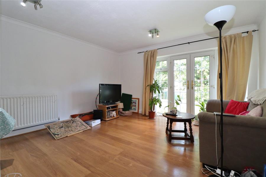 Flat Midhope Close in Woking