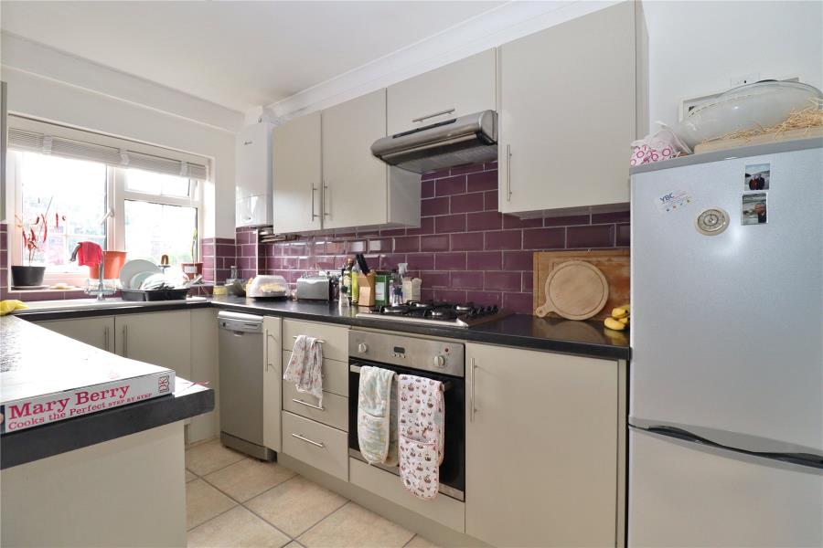 Flat Midhope Close in Woking