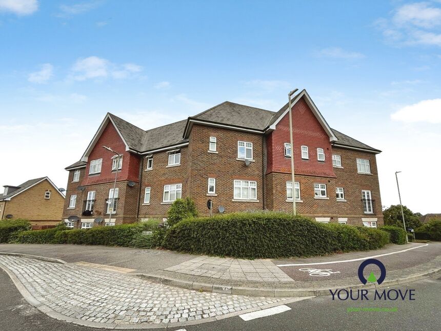 Flat Gravelly Field in Ashford