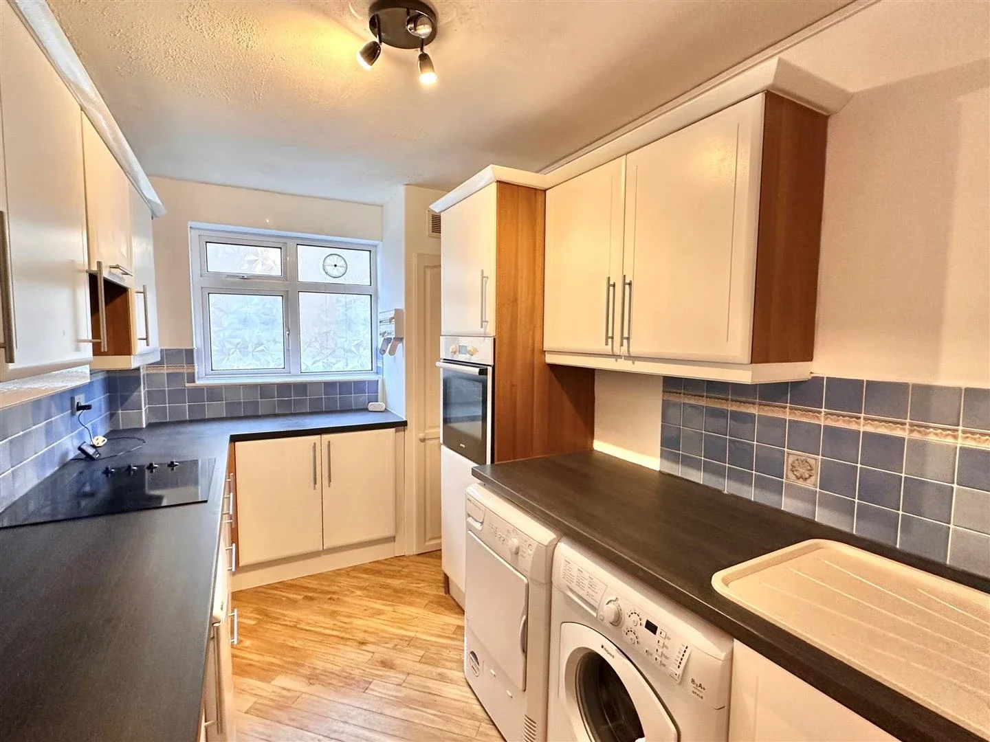 Flat Connaught Avenue in Greater London
