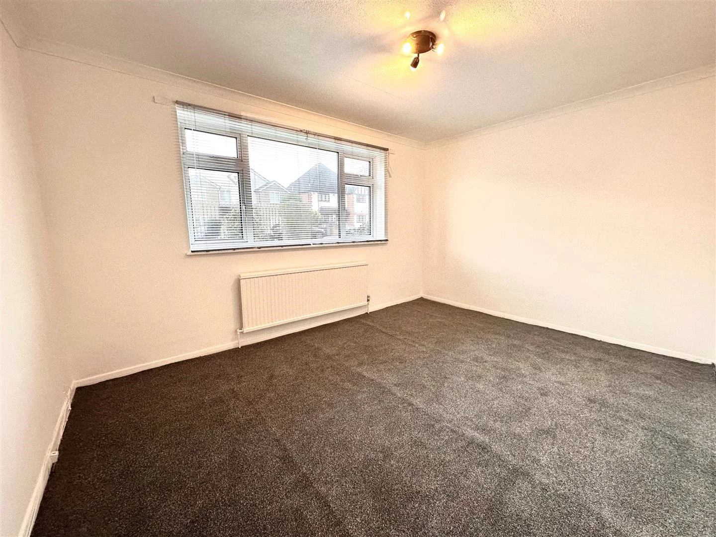 Flat Connaught Avenue in Greater London