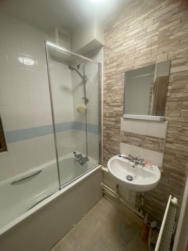Room Rosefield Gardens in Greater London