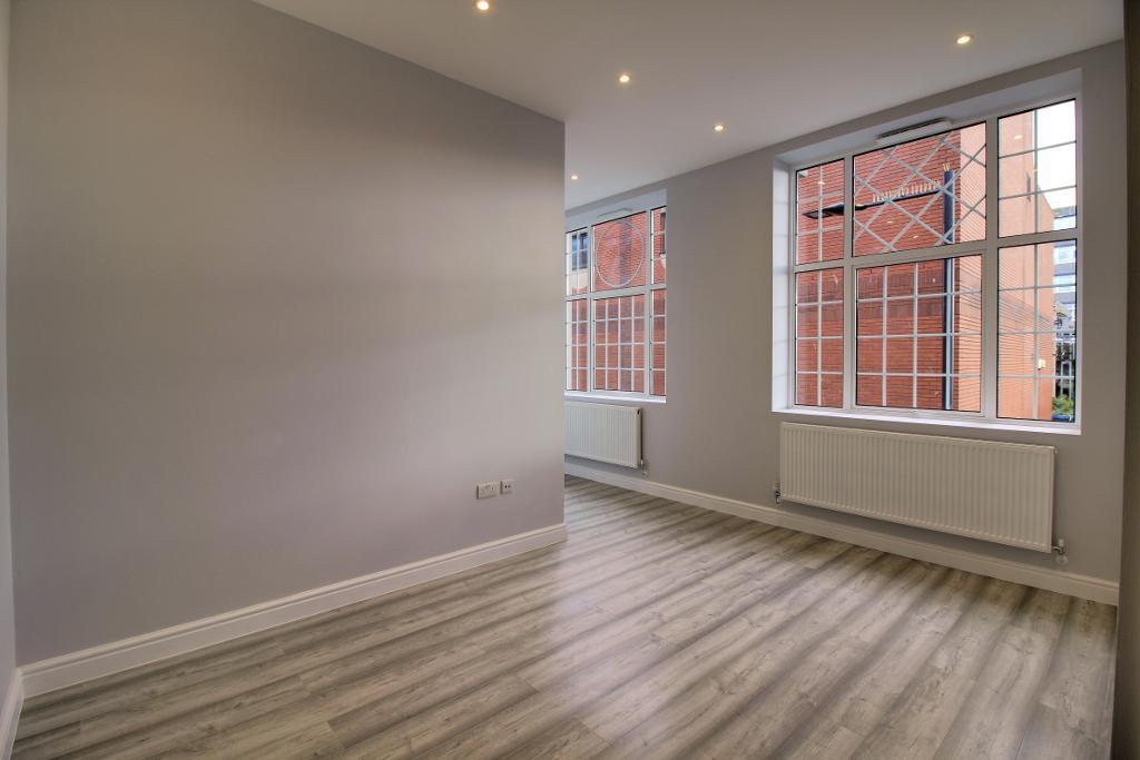 Flat Luker Road in Southend-on-Sea