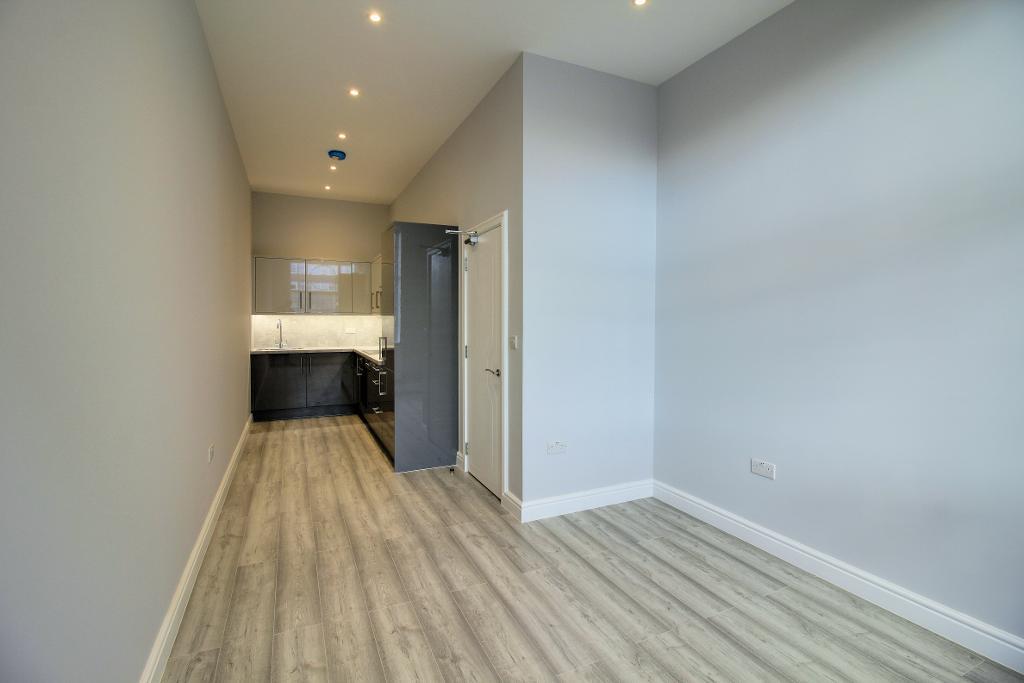 Flat Luker Road in Southend-on-Sea