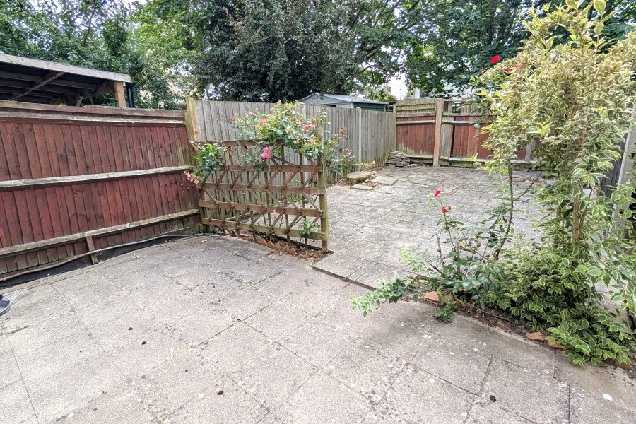 House Cobbetts Close in Woking