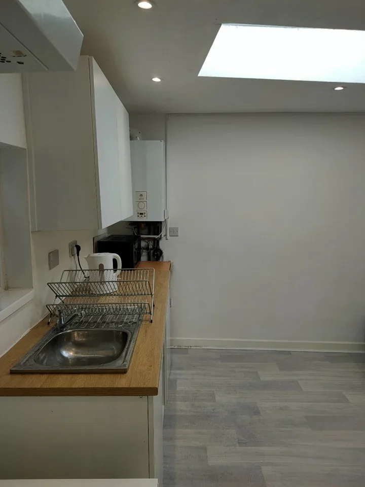 Room Gaysham Avenue in Greater London