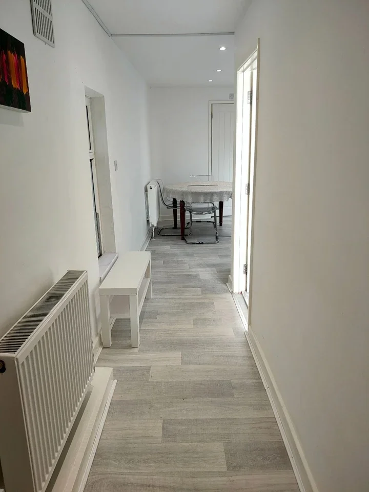Room Gaysham Avenue in Greater London