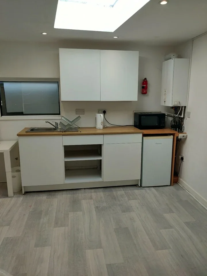 Room Gaysham Avenue in Greater London