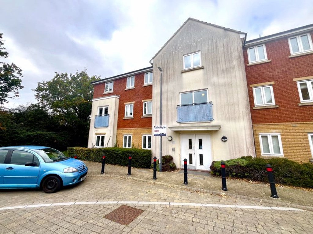 Flat Hornbeam Close in Bradley Stoke