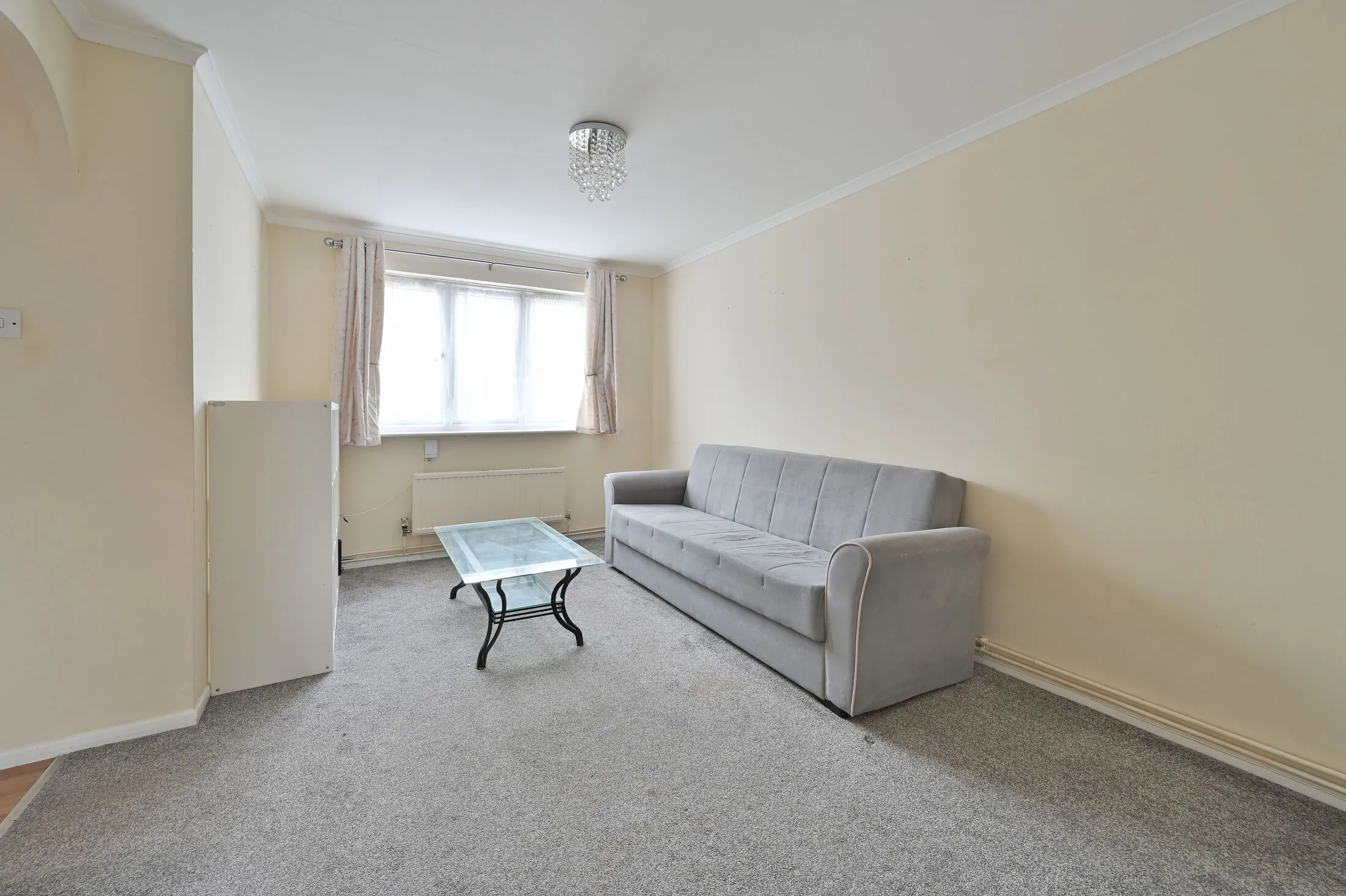 Flat Courtlands Close in Watford