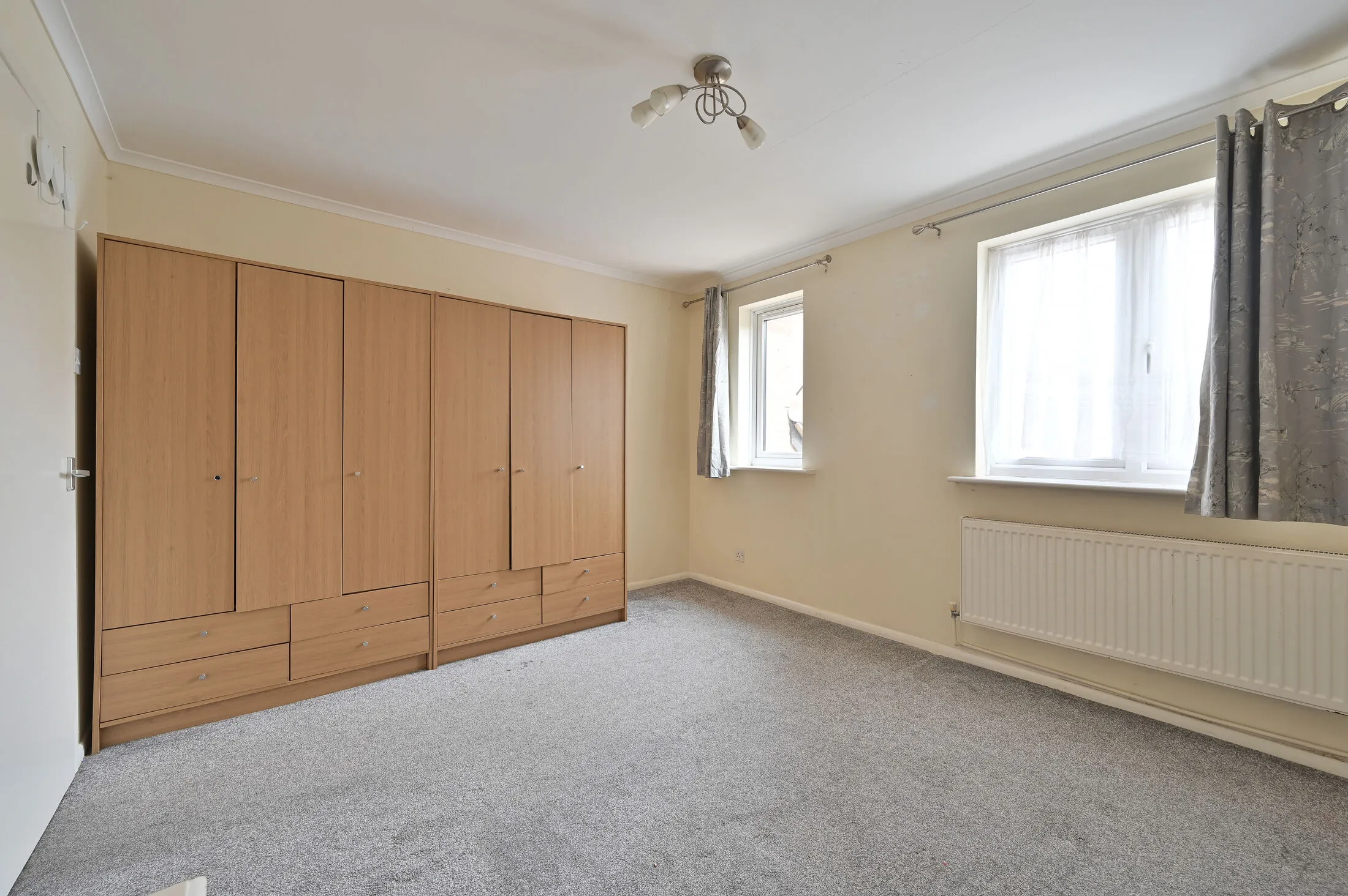 Flat Courtlands Close in Watford
