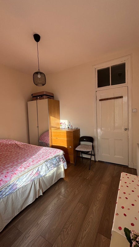 Room Byres Road in Glasgow