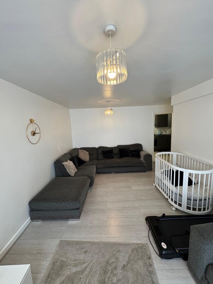 Flat Castle Road in Greater London