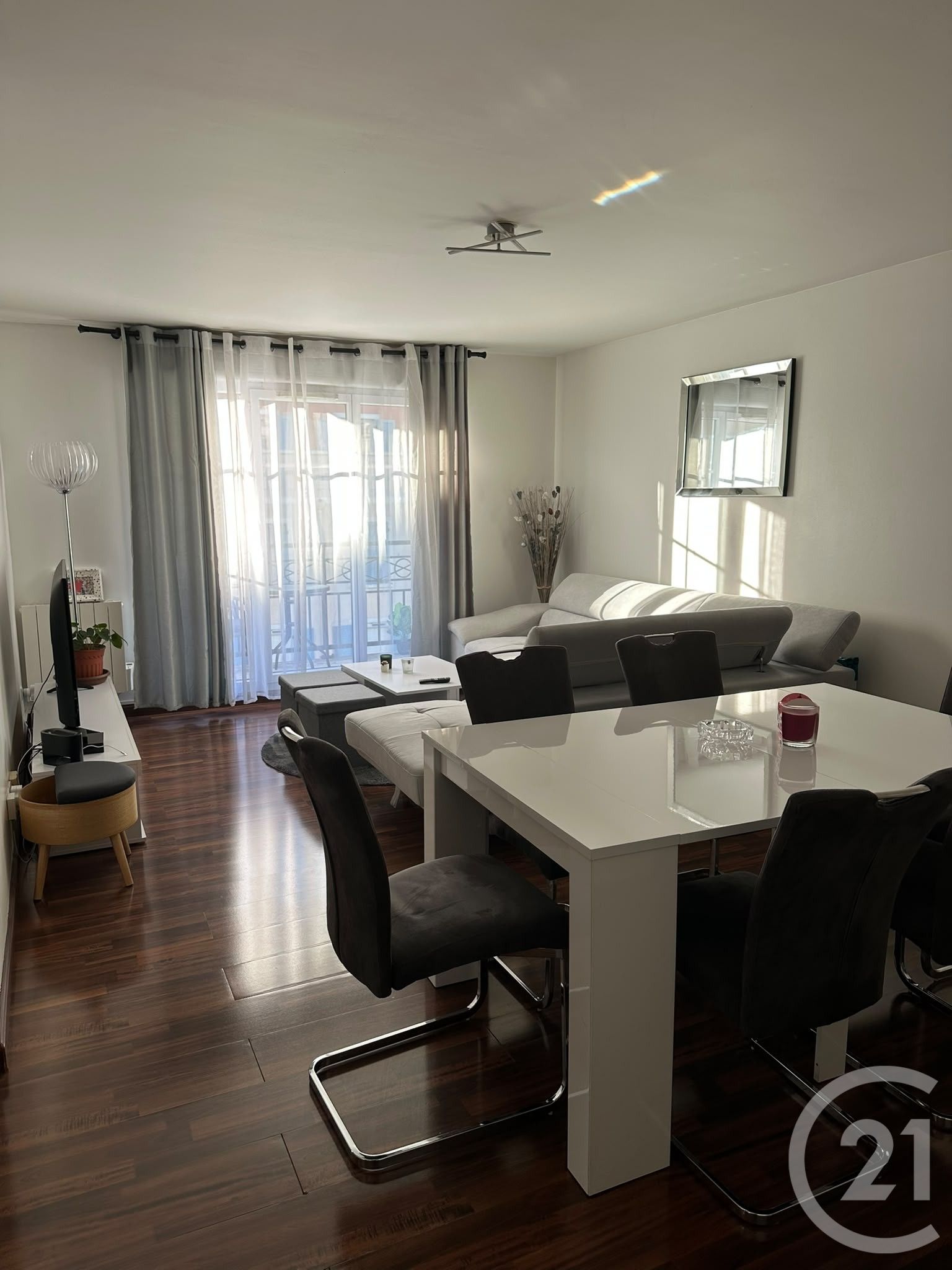 Flat Boulevard Louis Pasteur in Les Pavillons-sous-Bois