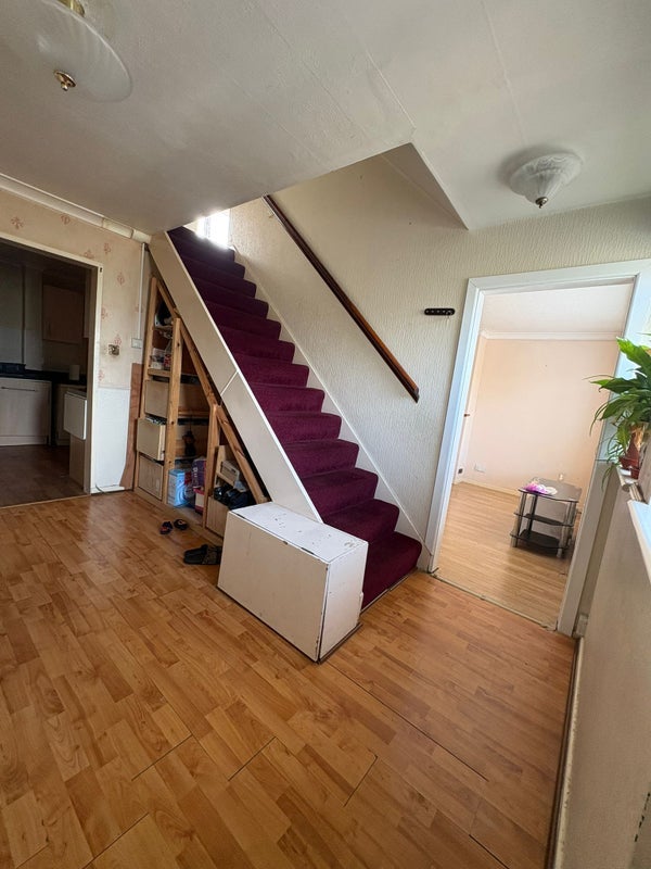 Room Ashdown Drive in Crawley