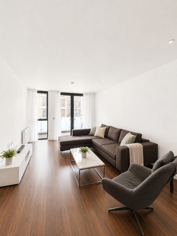 Room Quebec Way in Greater London