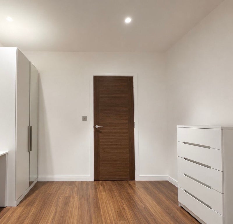 Room Quebec Way in Greater London