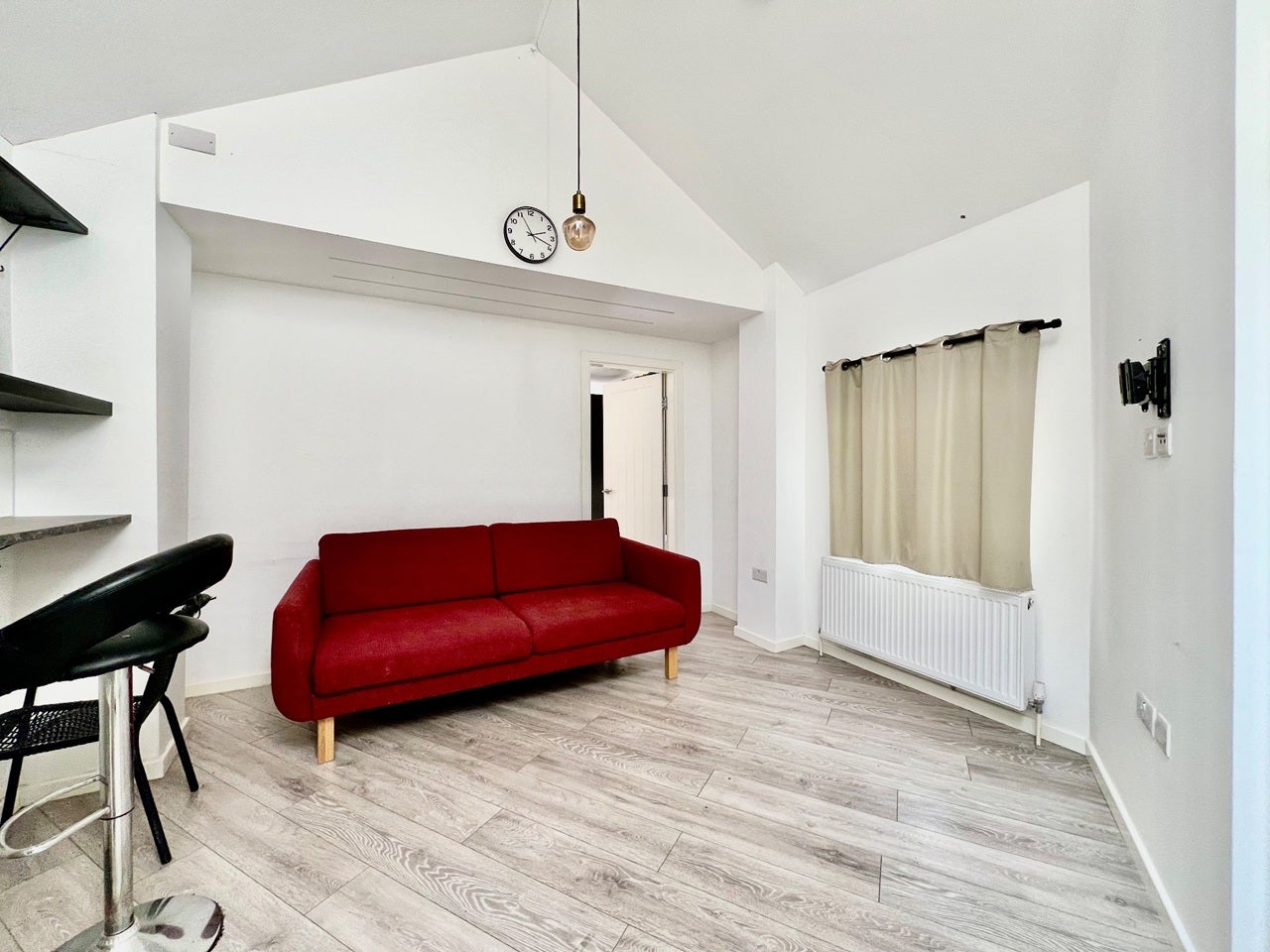 Flat Hillcroft Crescent in Greater London