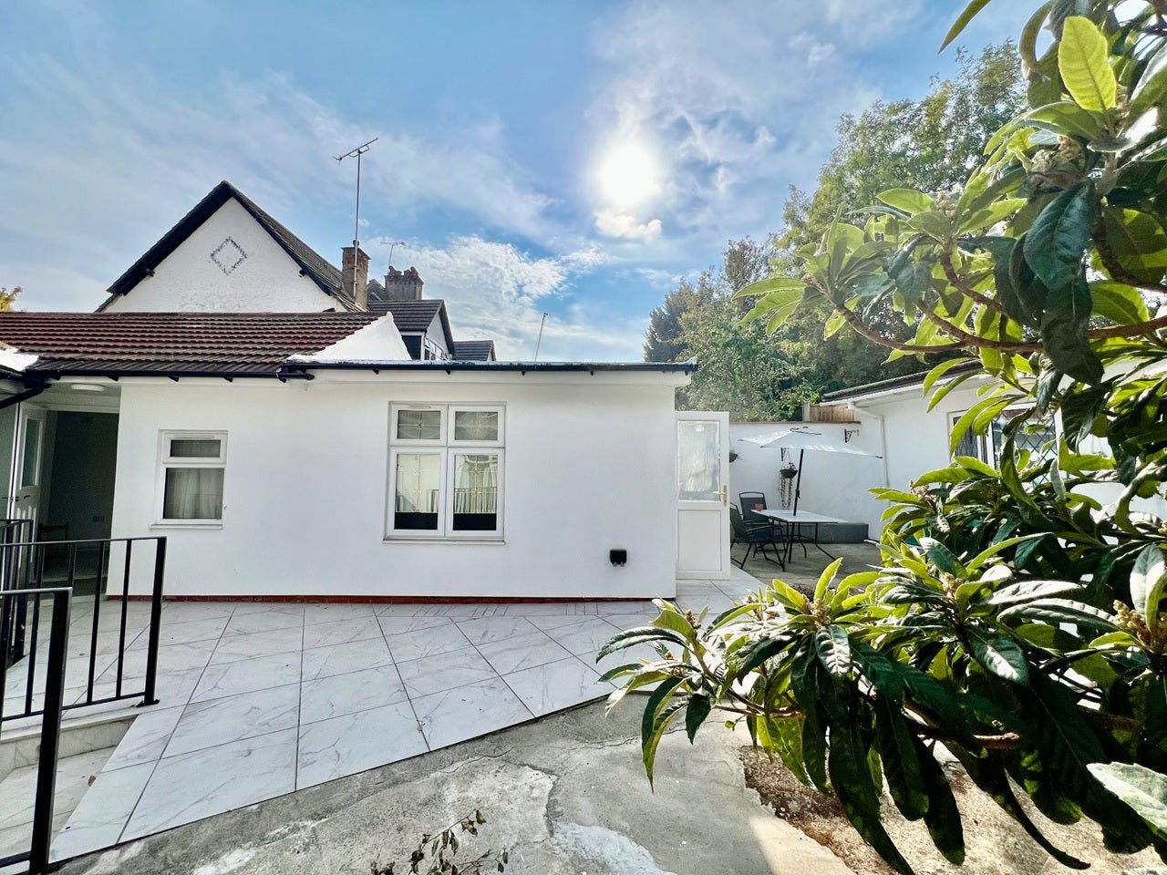 Flat Hillcroft Crescent in Greater London