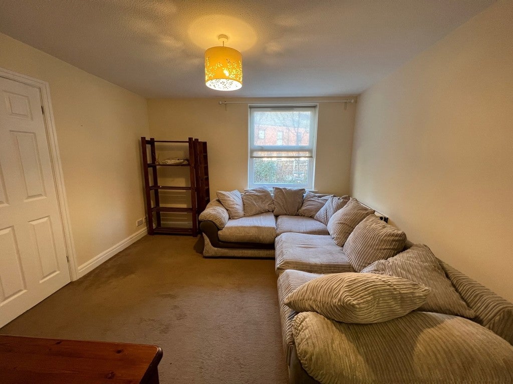 Flat Hereward Gardens in Greater London