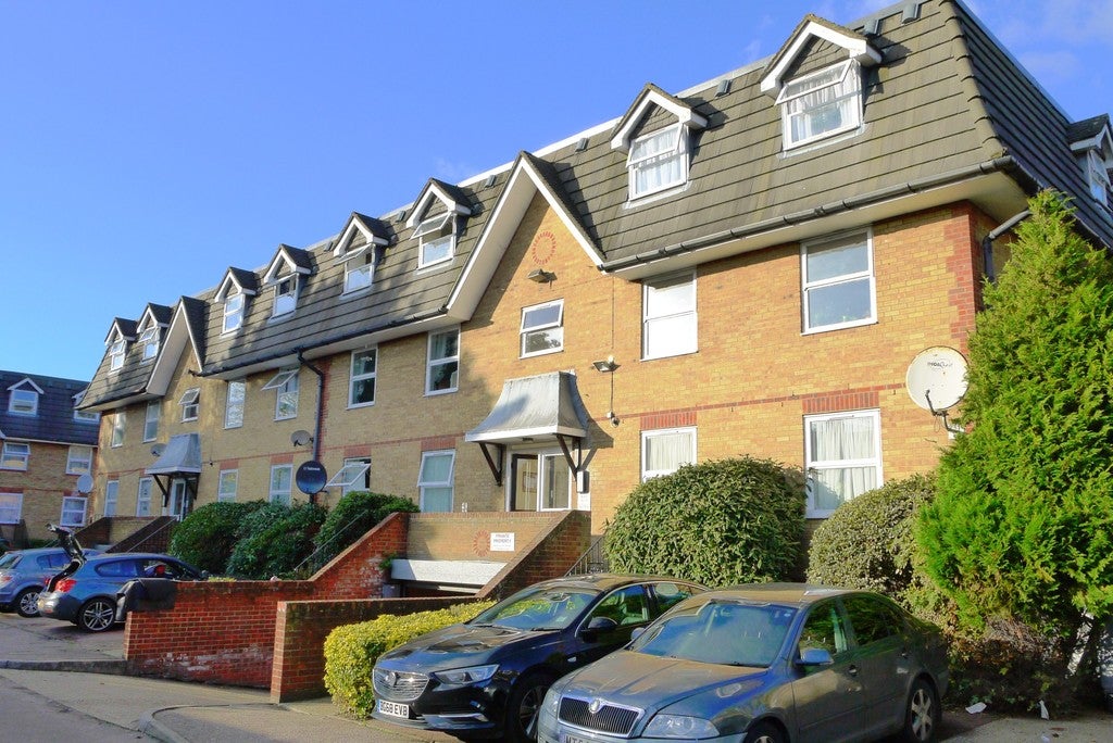 Flat Hereward Gardens in Greater London