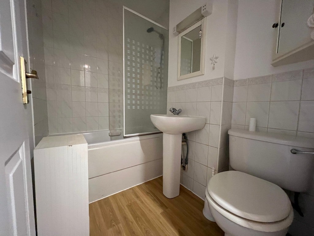Flat Hereward Gardens in Greater London