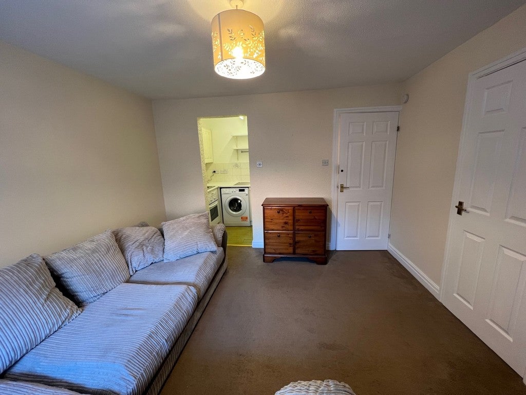 Flat Hereward Gardens in Greater London