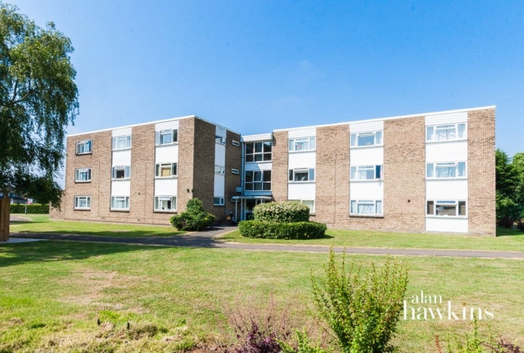 Flat Longleaze in Royal Wootton Bassett
